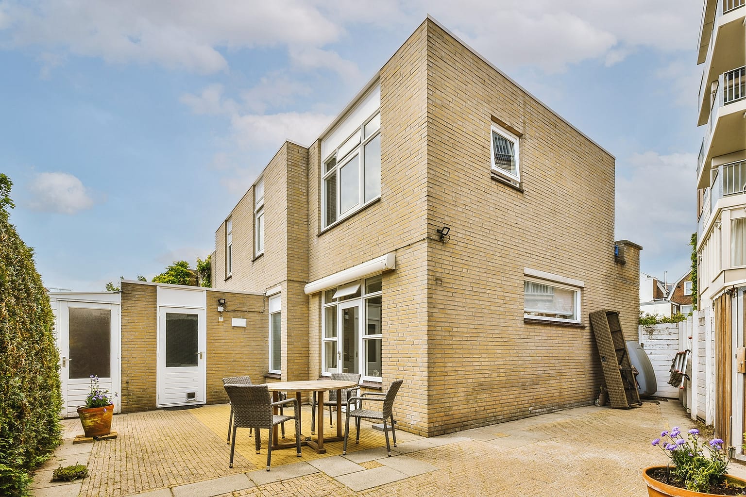 neat-patio-with-sitting-area-2025-02-10-05-34-50-utc-min